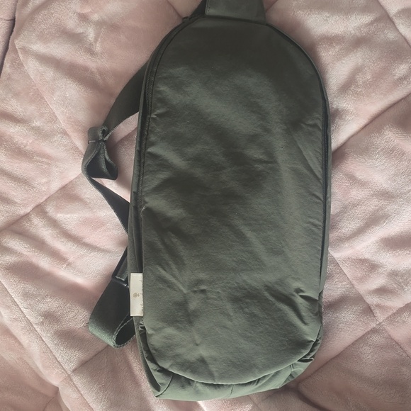 Oak and Reed sling bag olive green - Picture 4 of 10